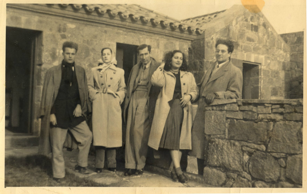 Vitale (segunda desde la izquierda) junto a Angel Rama, Manuel Flores Mora, Amanda Berenguer y Jose Bergamin. Foto: archivo El País.