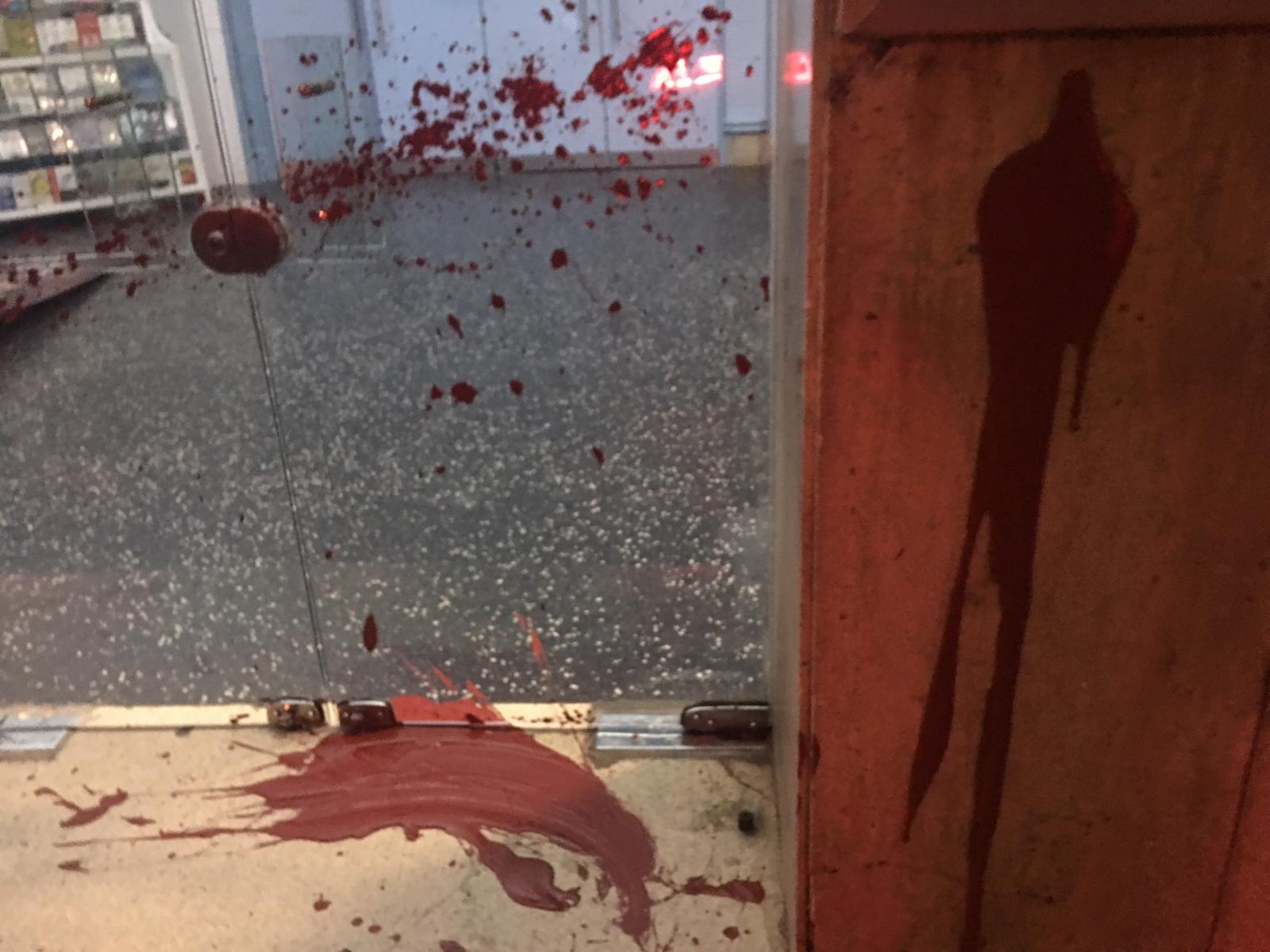 Pintadas en Iglesia Misión Vida y en una ONG. Foto: Álvaro Dastugue