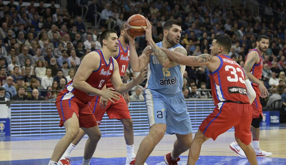 Las mejores imágenes de Uruguay ante Puerto Rico en el Antel Arena. Foto: Gerardo Pérez.