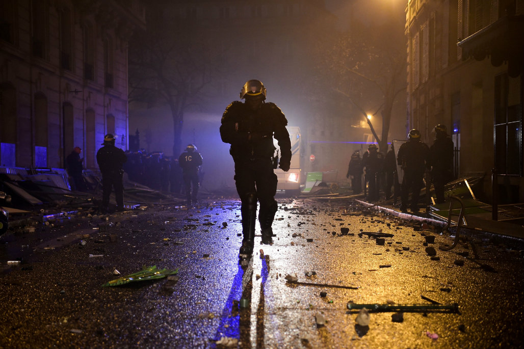Violenta protesta en París por aumento de combustibles. Foto:AFP