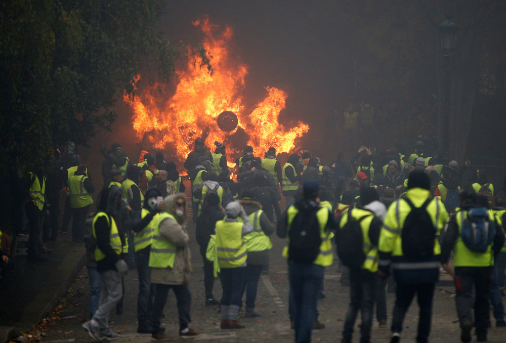 Protesta en París por aumento de combustible. Foto: Reuters