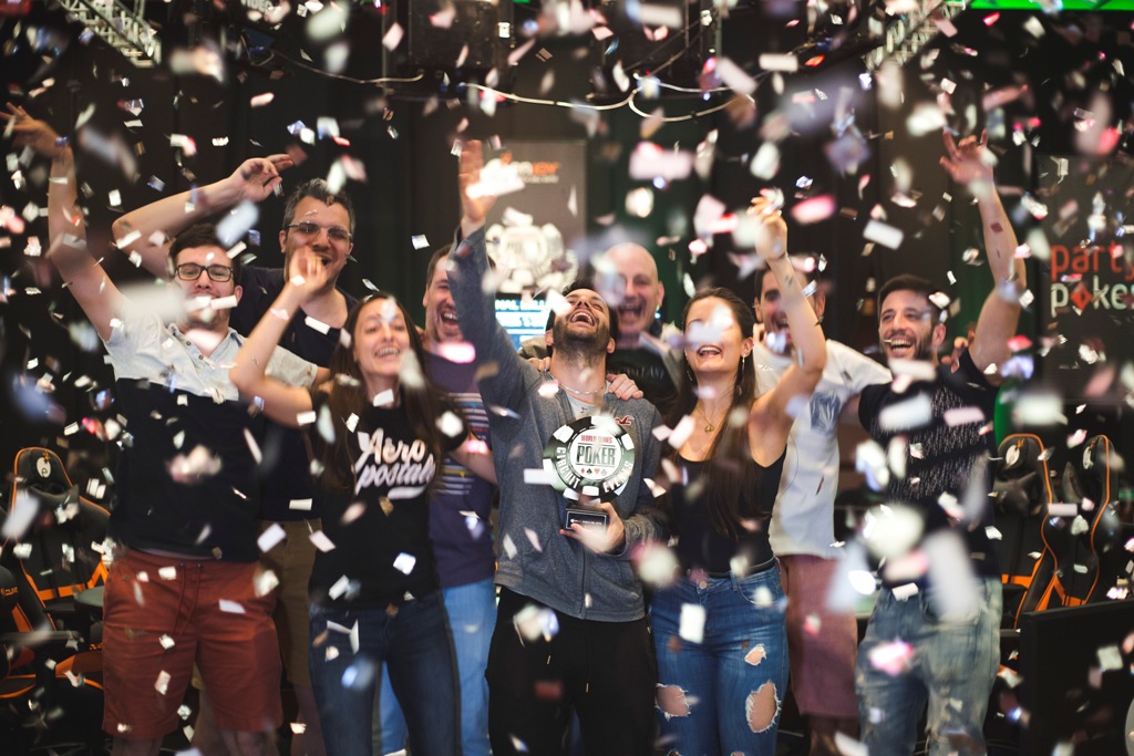 Joaquín Melogno y la celebración de su conquista junto a sus amigos. Foto: Enjoy.