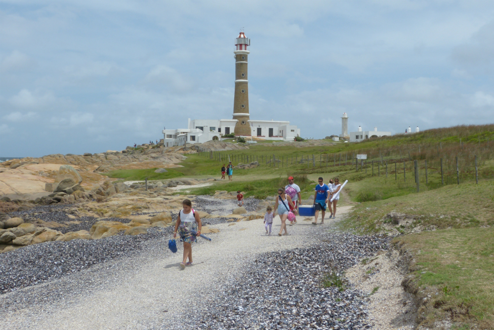 Vivir sin agua ni luz eléctrica, rondando el faro, es parte de la cultura. Foto: R. Figueredo