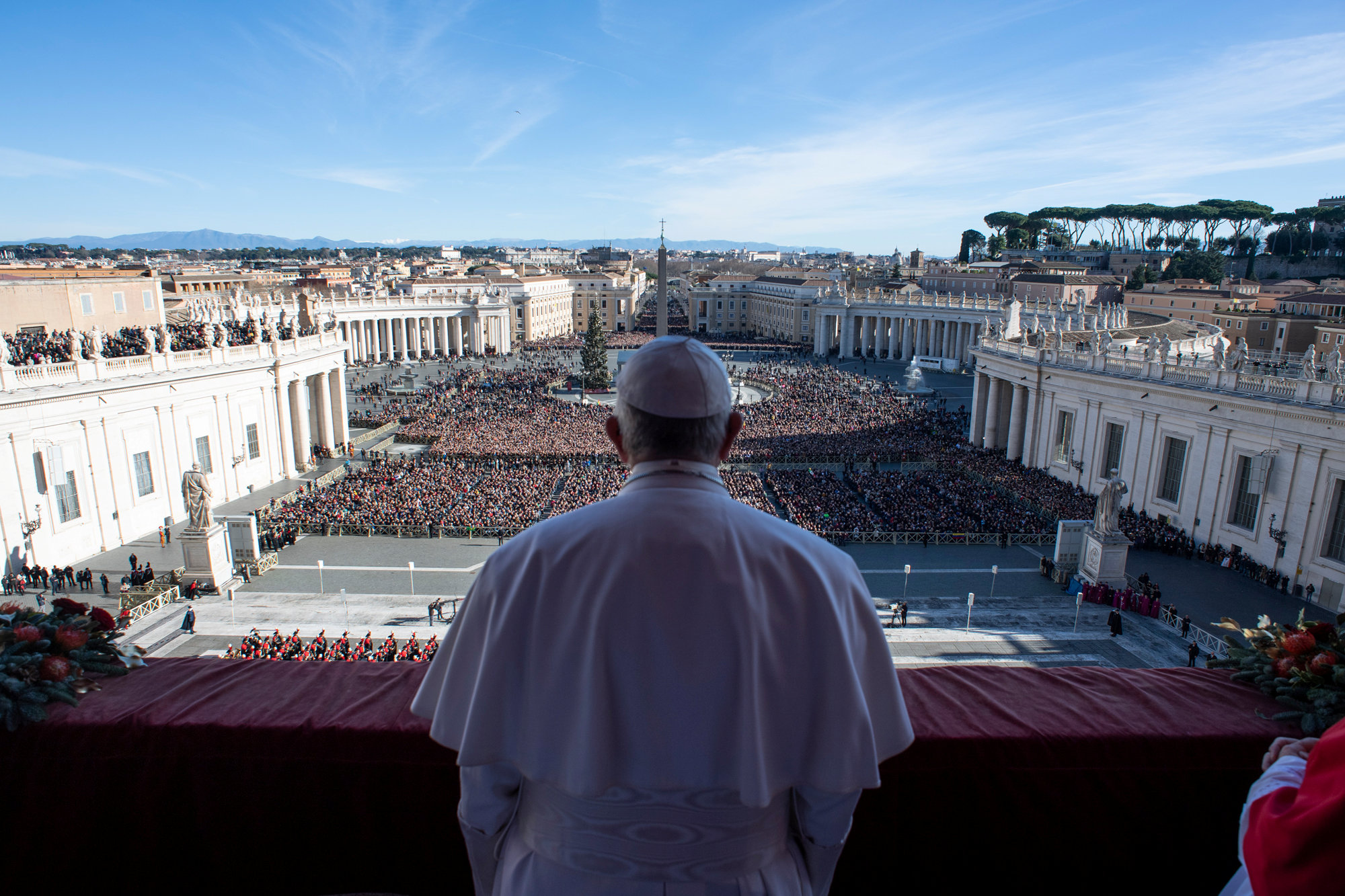 Francisco en el mensaje "Urbi et Orbi" en el Vaticano este 25 de diciembre. Foto: Reuters