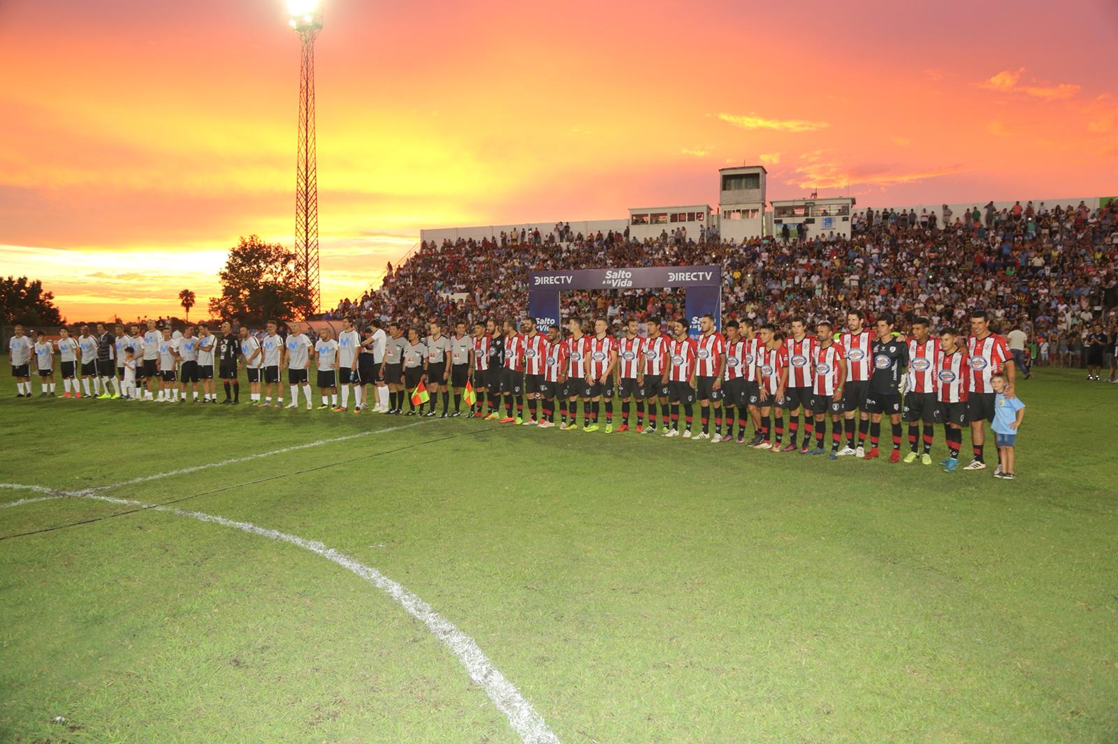 Las mejores imágenes del partido entre los amigos de Cavani y Salto Capital.