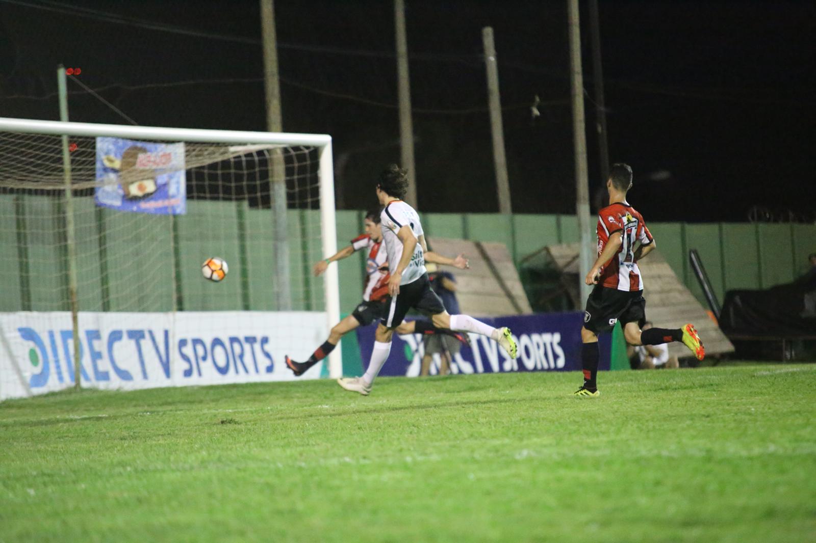Las mejores imágenes del partido entre los amigos de Cavani y Salto Capital.