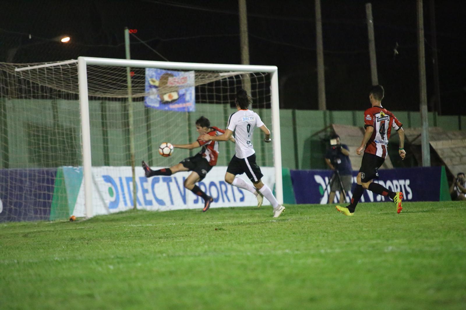 Las mejores imágenes del partido entre los amigos de Cavani y Salto Capital.