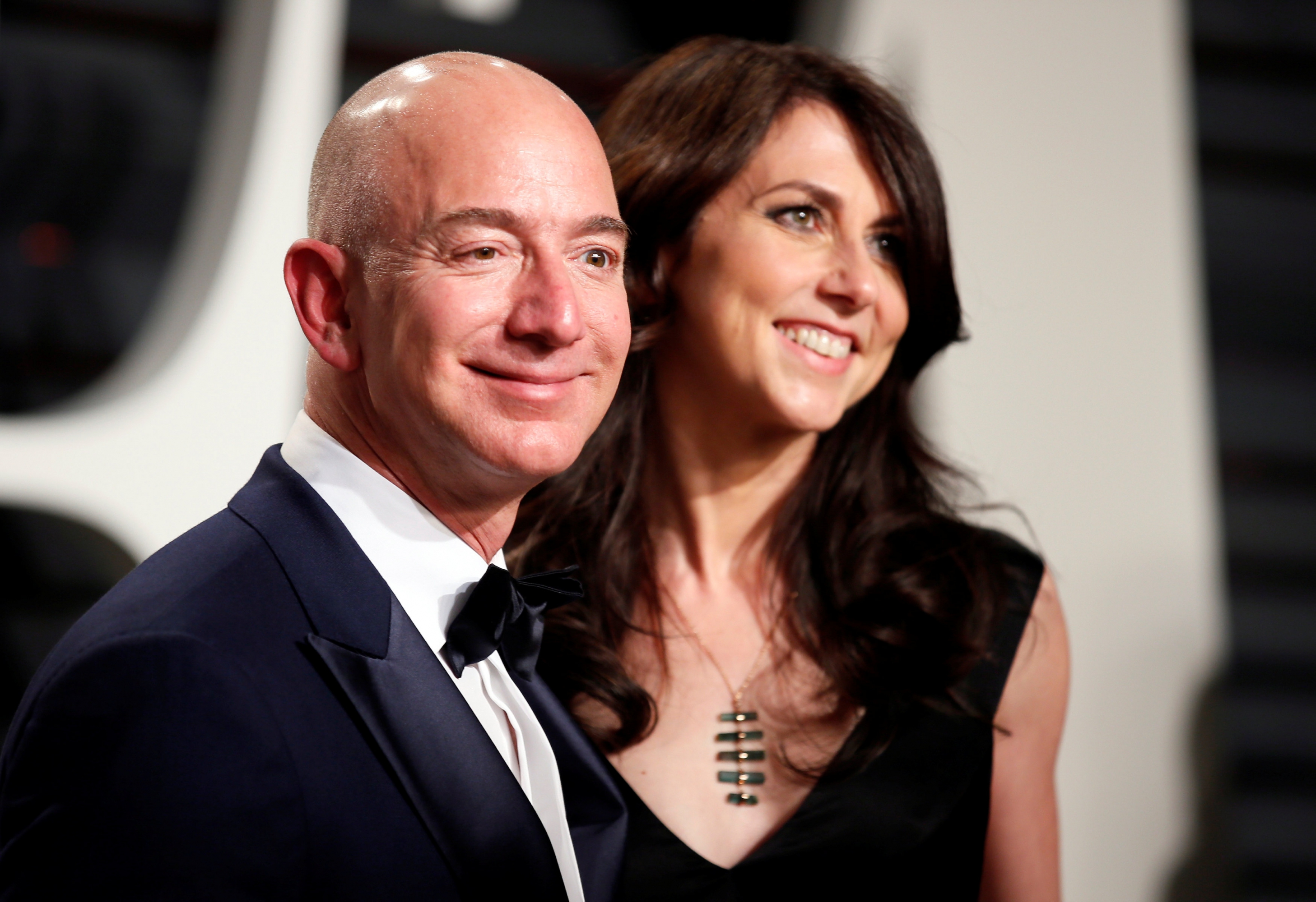 Jeff Bezos y MacKenzie tienen cuatro hijos; se conocieron en Nueva York. Foto: Reuters