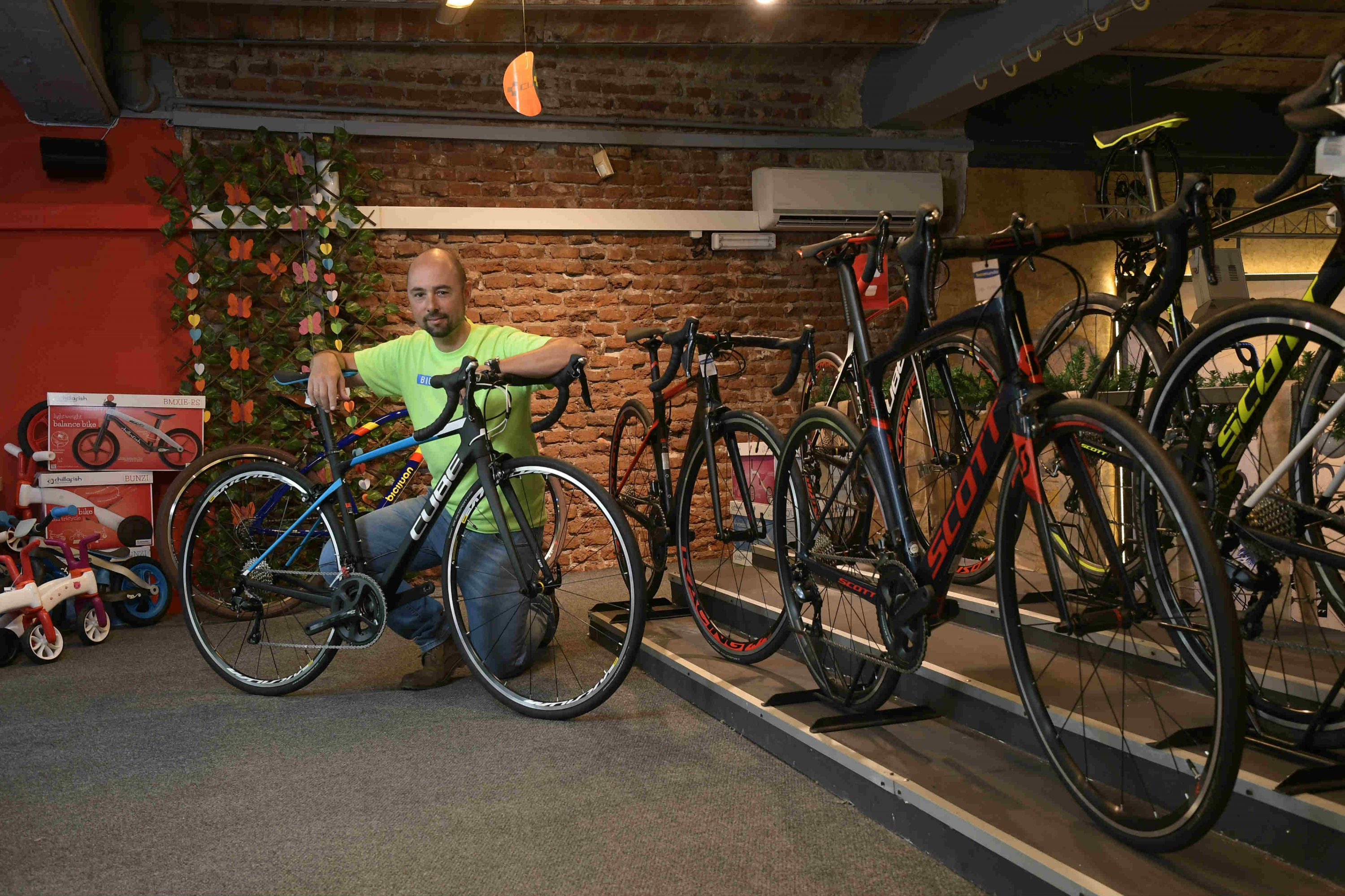Además de trabajar su marca propia, Bicijuan también representa a la alemana Cube.