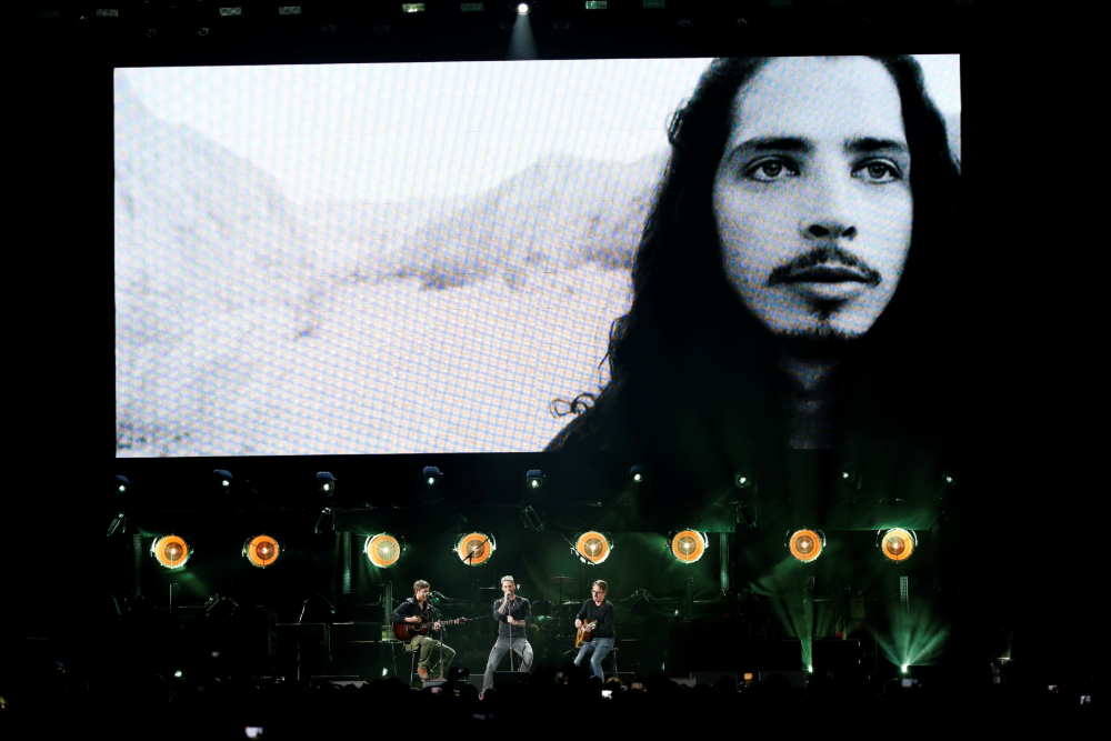 Adam Levine en el tributo a Chris Cornell. Foto: Reuters