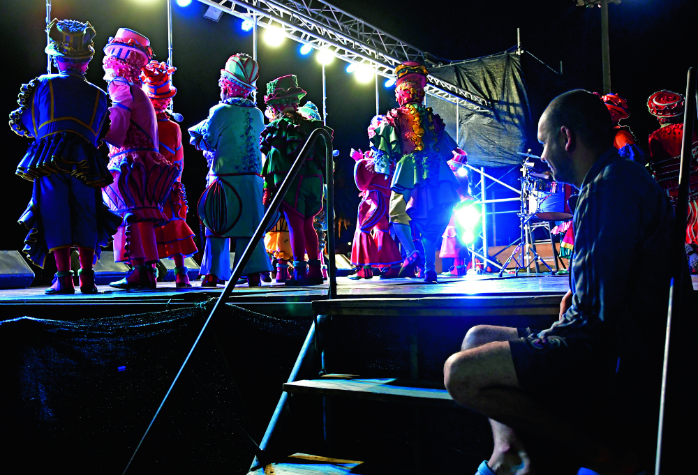 El tablado representa una manera única de acercarse al espíritu del carnaval.