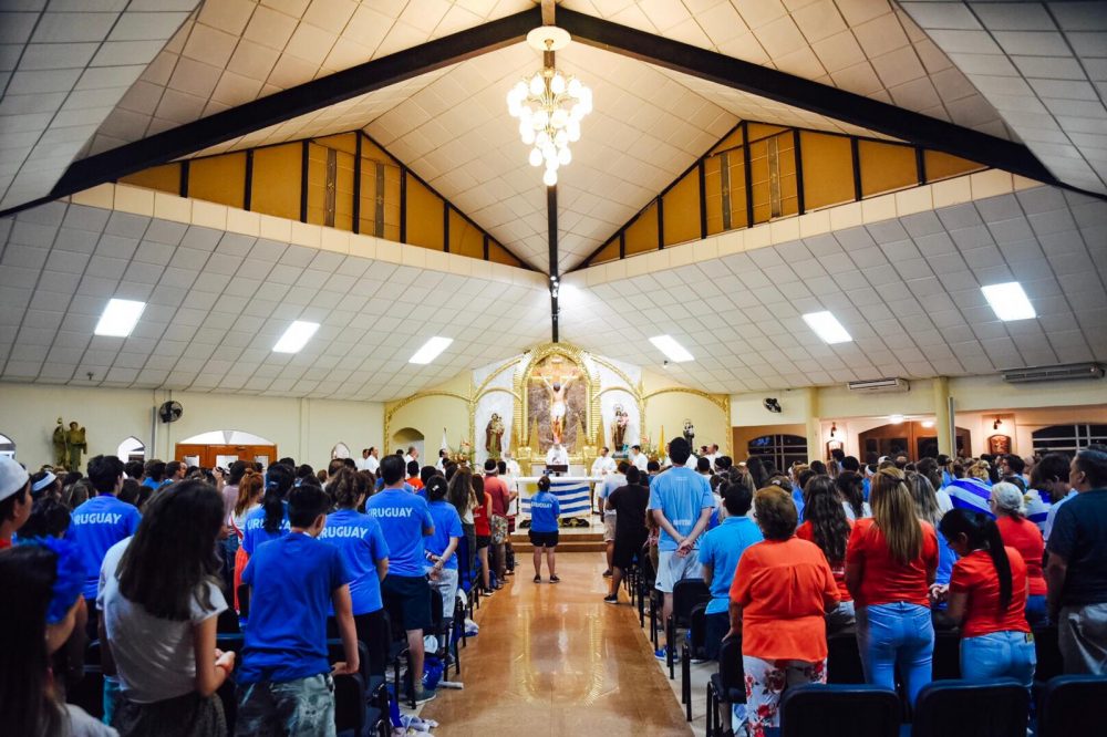 Casi 300 uruguayos se reunieron el 24 de enero en la parroquia San Antonio de Padua. Foto: M. Freire