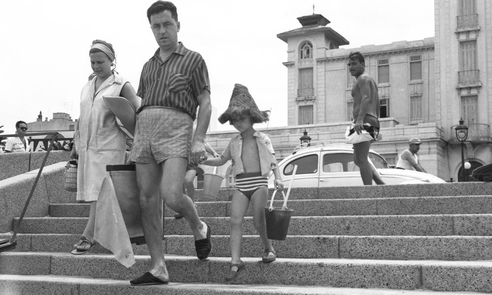 Playa en Uruguay en la década de los 60. Foto: Archivo El País