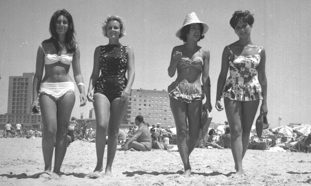 Playa en Uruguay en la década de los 60. Foto: Archivo El País