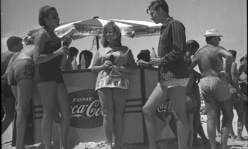 Playa en Uruguay en la década de los 60. Foto: Archivo El País