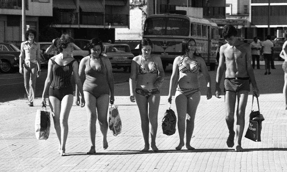 Playas en Uruguay en la década del 70. Foto Archivo El País