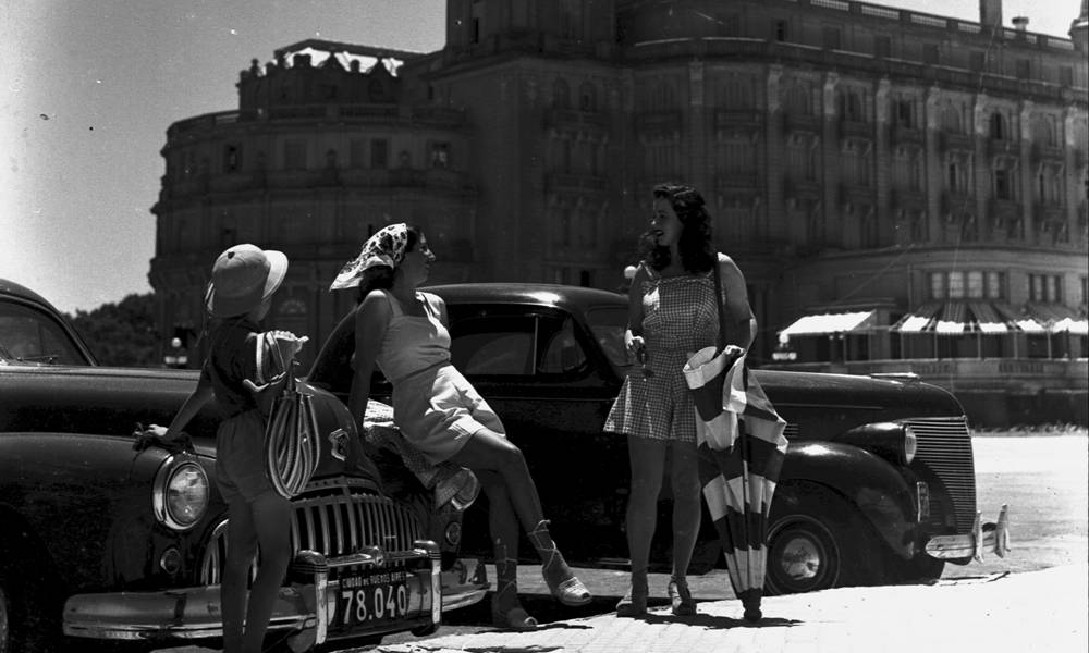 Las playas en Uruguay en los años 40. Foto: Archivo El País