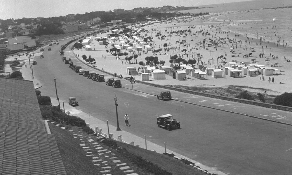 Las playas en Uruguay en los años 40. Foto: Archivo El País