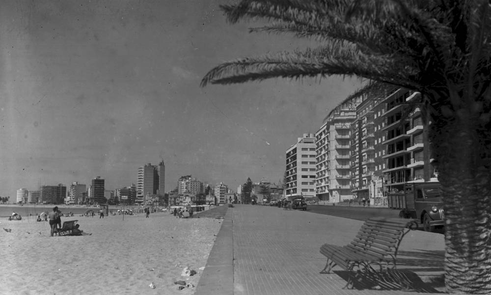 Las playas en Uruguay en los años 40. Foto: Archivo El País