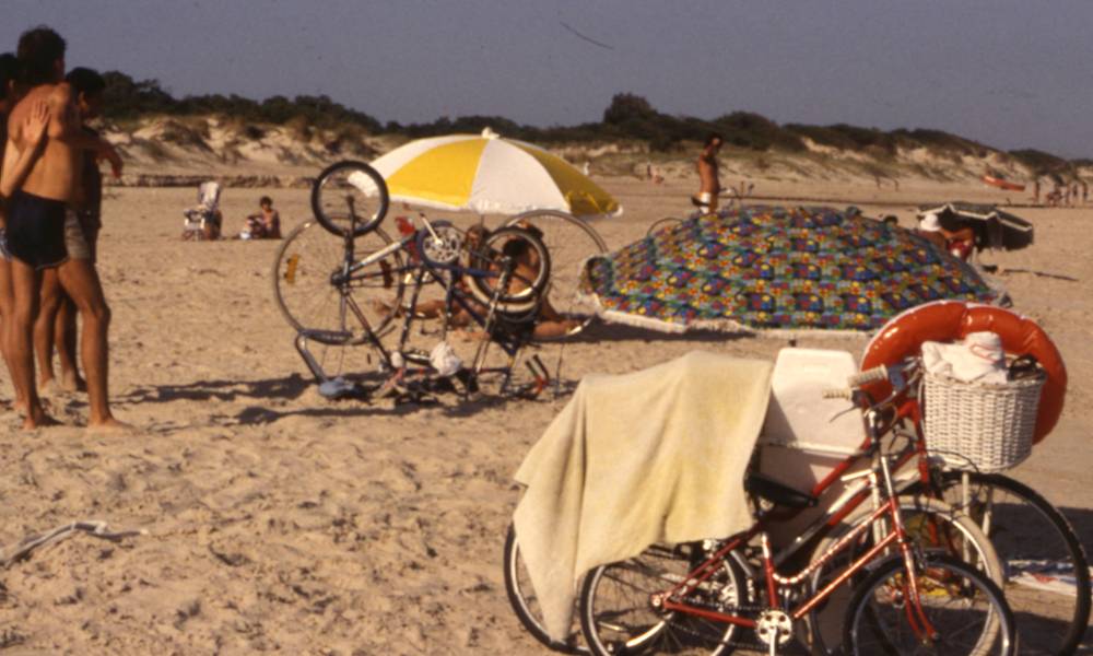 Playas en Uruguay en la década del 90. Foto Archivo El País