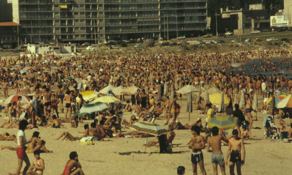 Playas en Uruguay en la década del 80. Foto Archivo El País