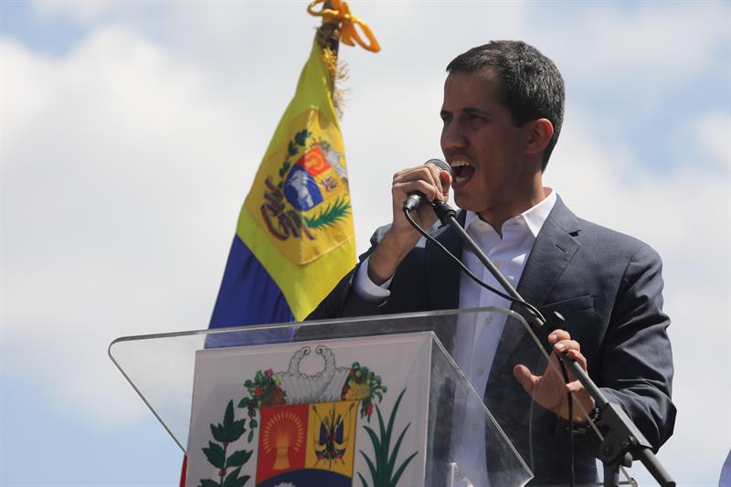 Juan Guaidó se pronunció en un acto público en el este de Caracas. Foto: EFE