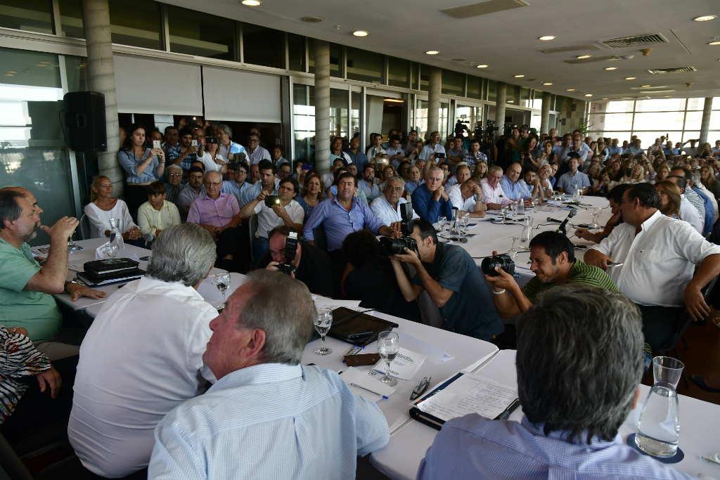 Con documentos programáticos y un fuerte mensaje de unidad interna y de críticas al FA, Larrañaga se posicionó en la escena política. Foto: Fernando Ponzetto