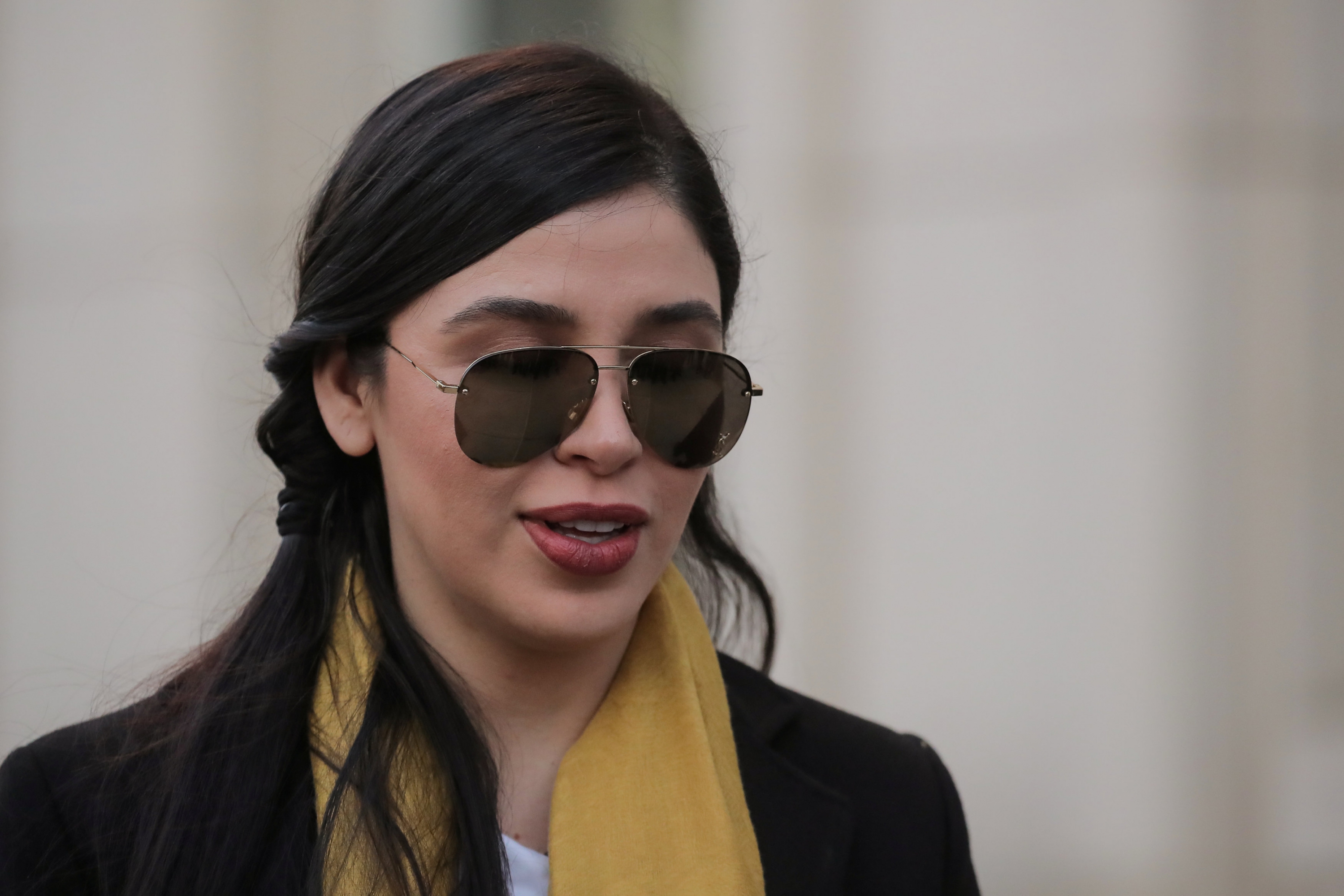 Emma Coronel llegó a la corte en la tarde. Foto: Reuters