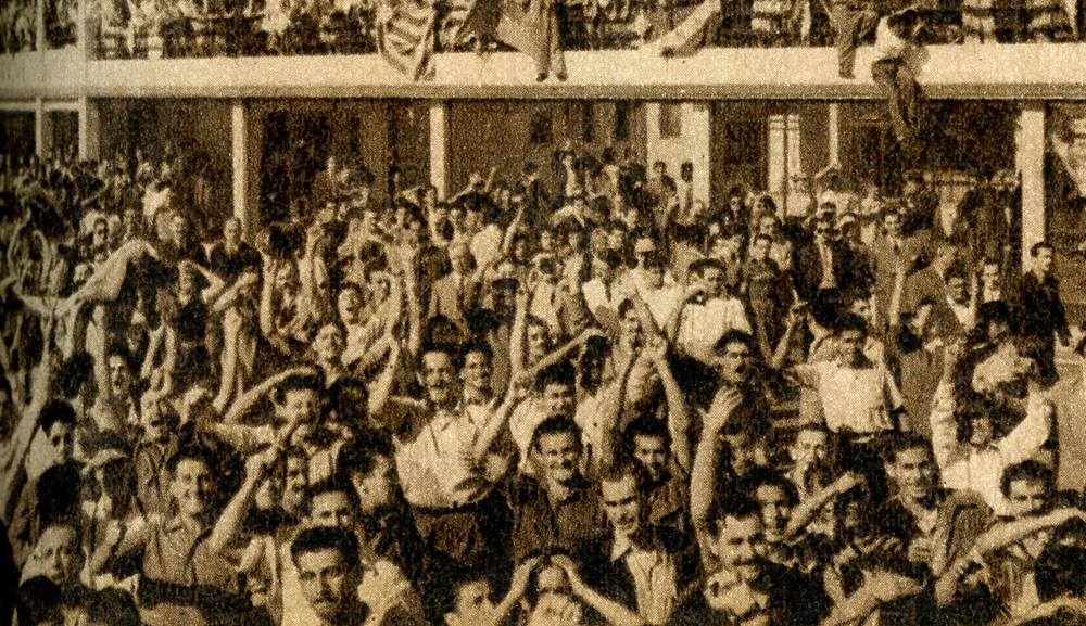El público que recibió con mucha algarabía al plantel en su regreso a Uruguay.
