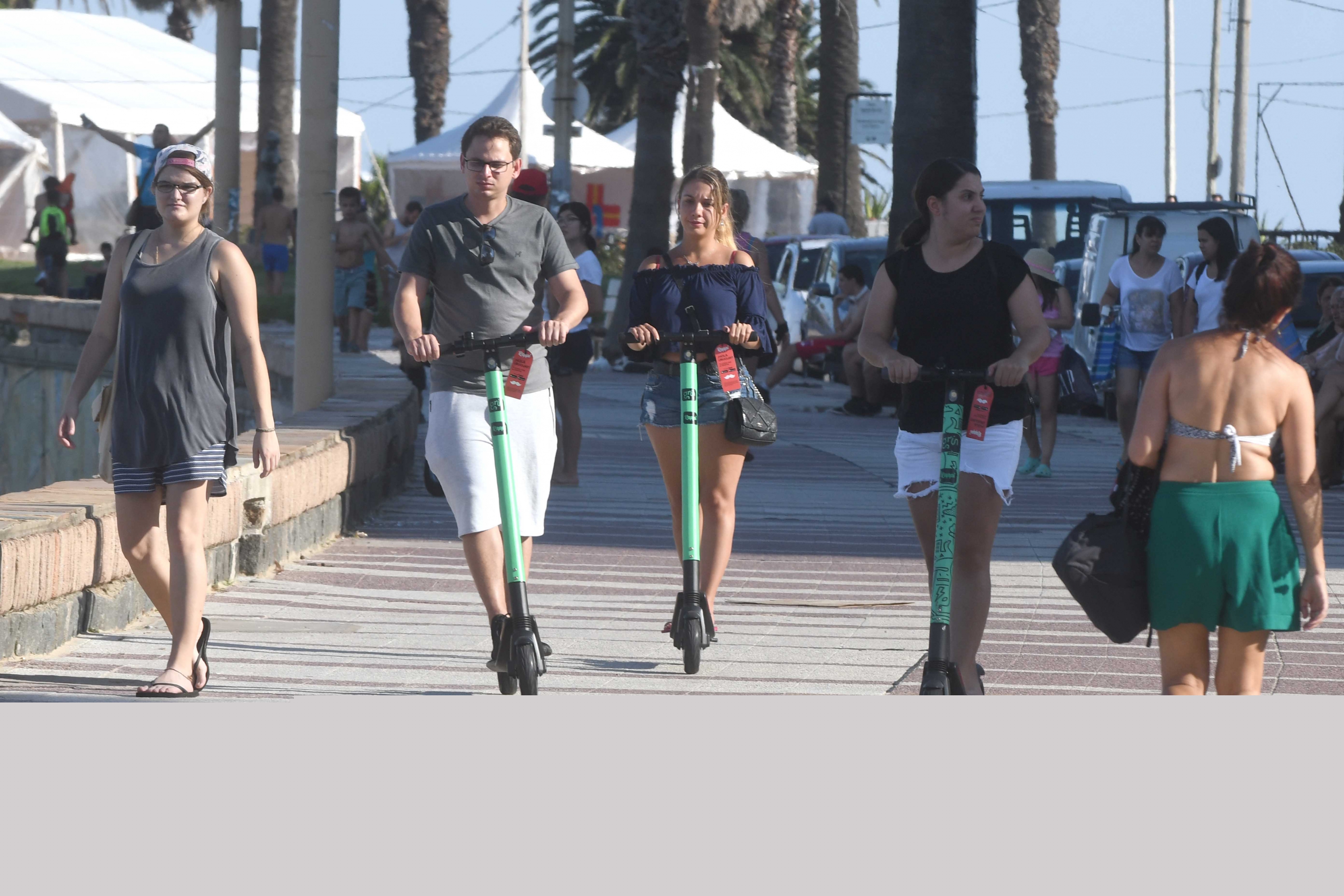 Ayer los monopatines verdes se lucieron durante toda la jornada. Foto: Francisco Flores