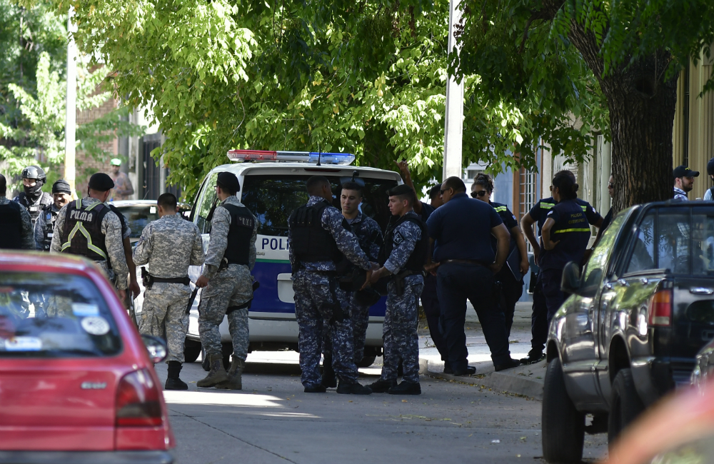 La Guardia Republicana concurrió a dar apoyo en el procedimiento. Foto: F. Ponzetto