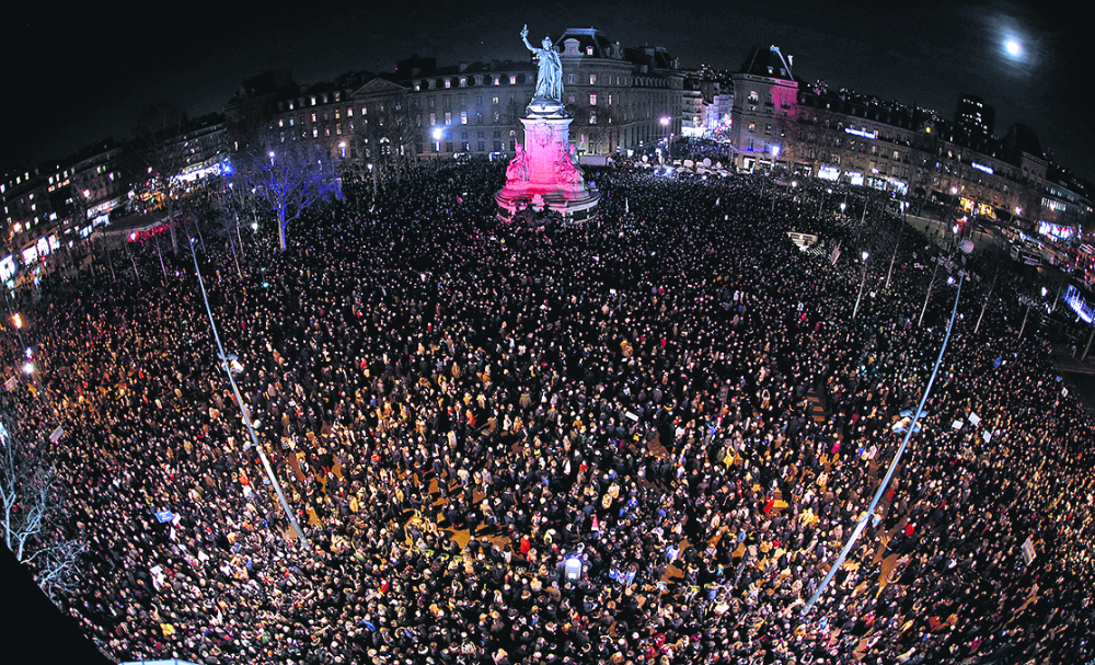 Miles de personas anoche en la capital francesa manifestaron contra el antisemitismo. Foto: Reuters