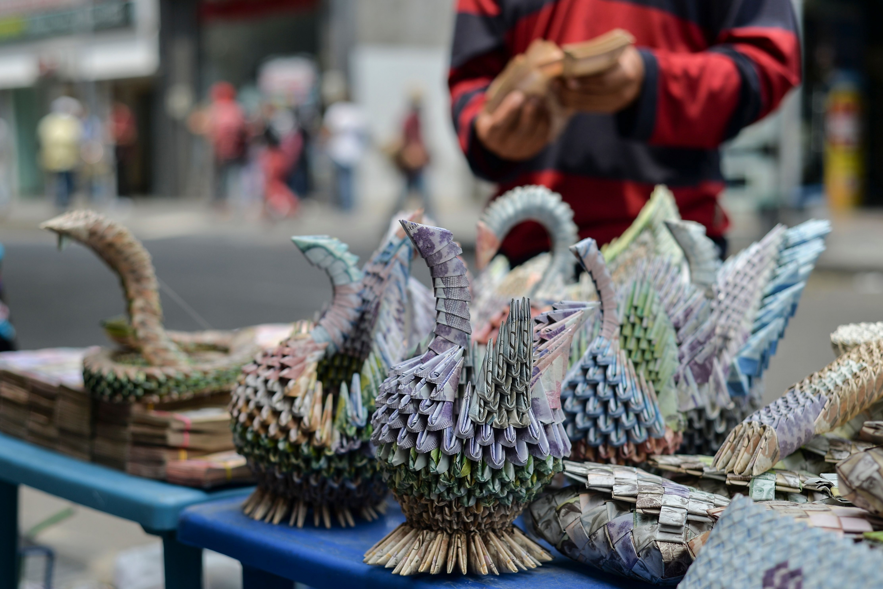 Artesanías hechas con bolívares venezolanos