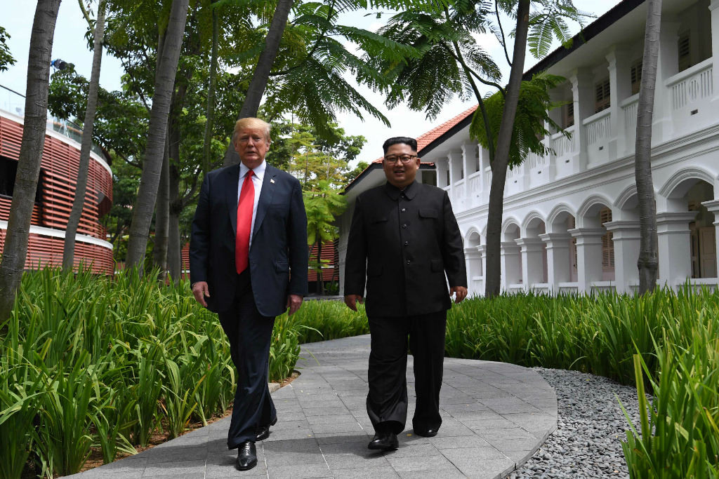 En junio de 2018 se reunieron en Singapur; estuvieron solos por 38 minutos. Foto: AFP