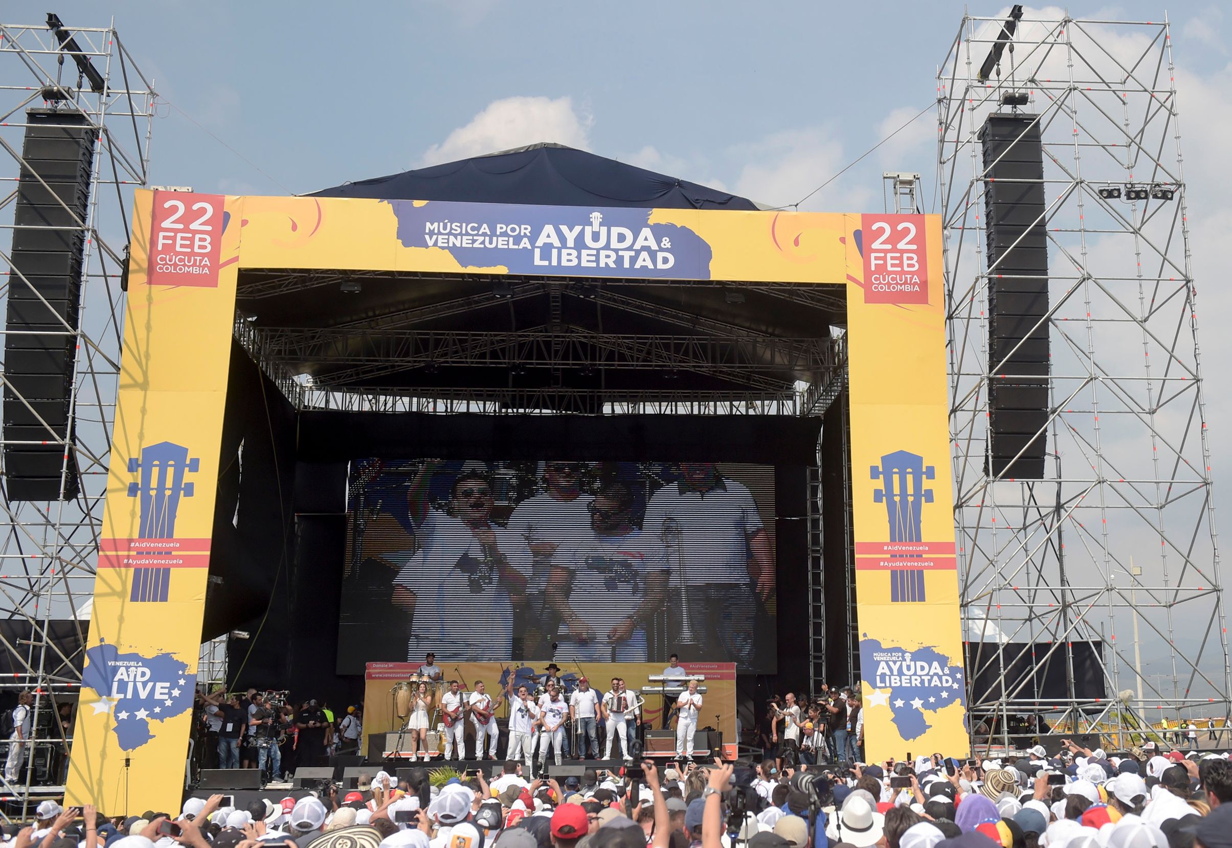 El Puma Rodríguez, Juanes, Maluma, Carlos Vives, Alejandro Sanz, Paulina Rubio y Luis Fonsi, entre otros, subieron ayer al escenario. Foto: AFP