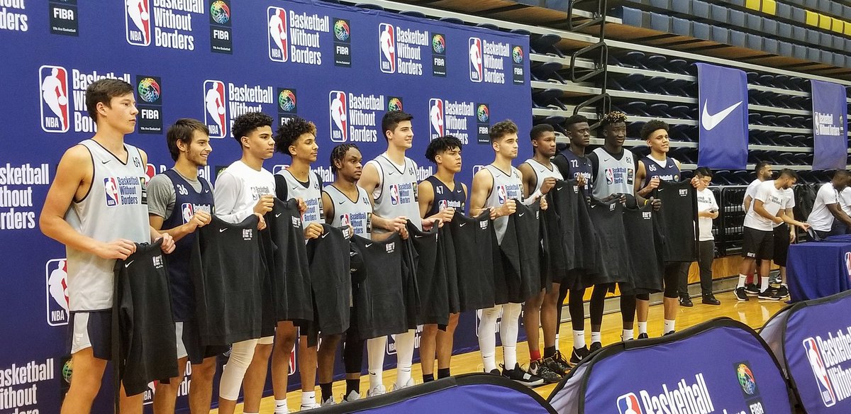 Santiago Vescovi en la Academia de la NBA