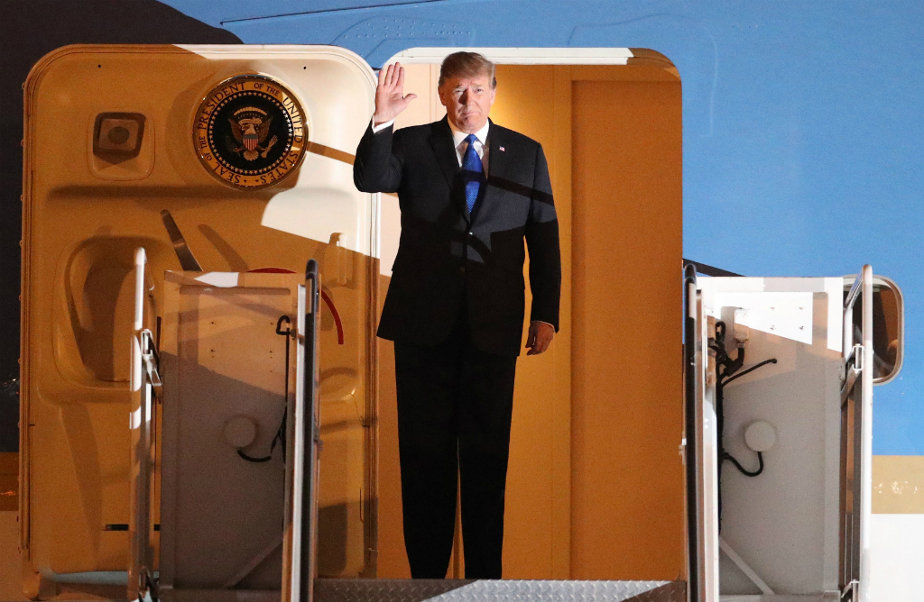 Trump voló desde Washington a Hanoi; dijo que tuvo una "gran recepción". Foto: AFP