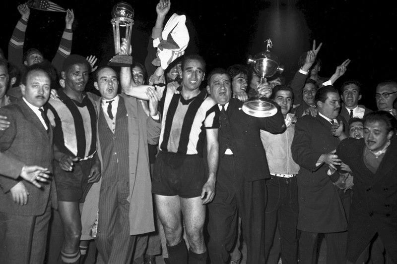 El festejo de Peñarol tras conquista la Intercontinental de 1961 ante Benfica.