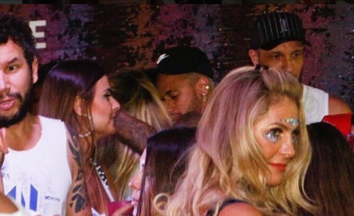 Neymar y Rafaela Porto en el carnaval. Foto: Twitter