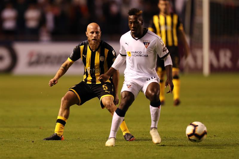 Imágenes del juego entre Liga de Quito y Peñarol por Copa Libertadores. Fotos: EFE