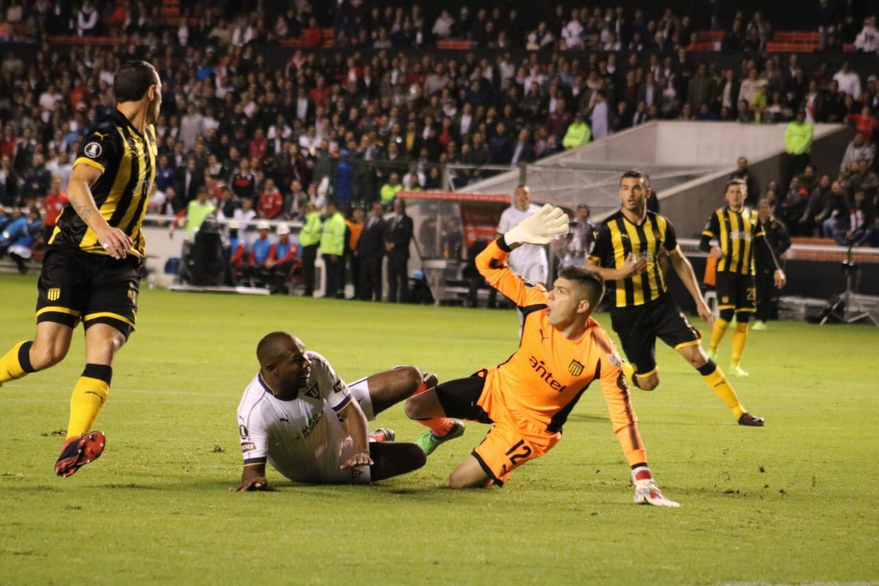Kevin Dawson se volvió a convertir en una de las figuras de Peñarol.