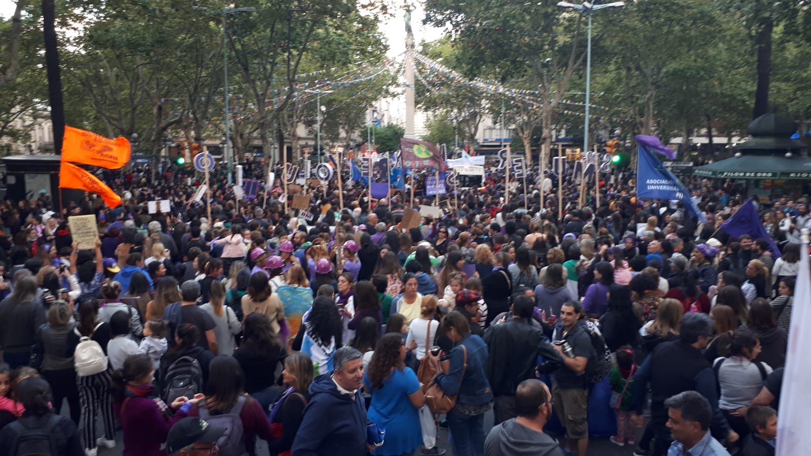 Así se vivió la multitudinaria marcha del #8M que este año reclamó por ...