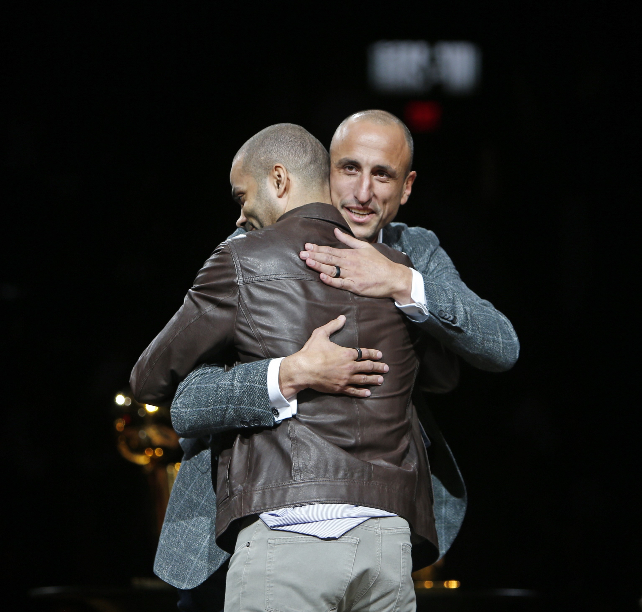 El retiro de la camiseta de Emanuel Ginóbili en San Antonio Spurs. Foto: AFP.