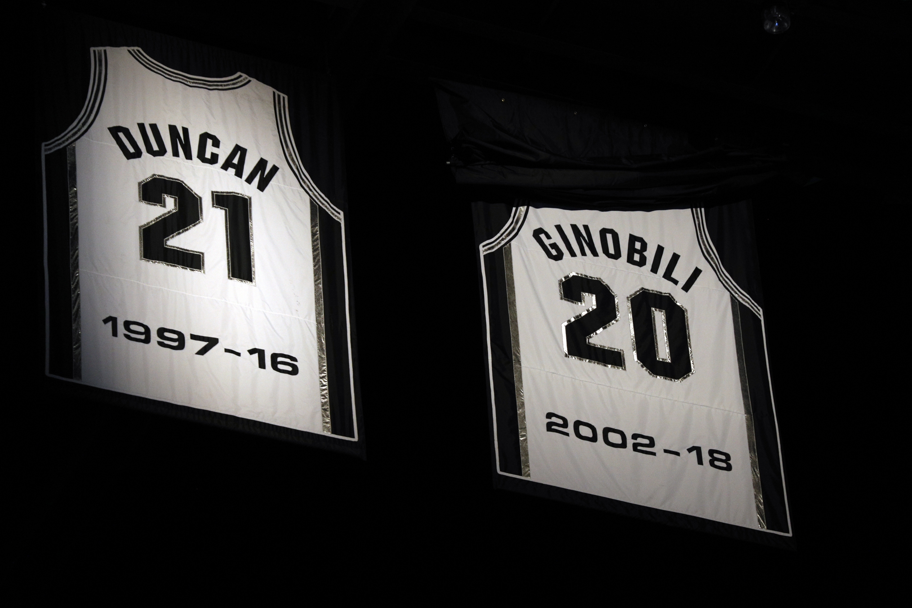 El retiro de la camiseta de Emanuel Ginóbili en San Antonio Spurs. Foto: AFP.