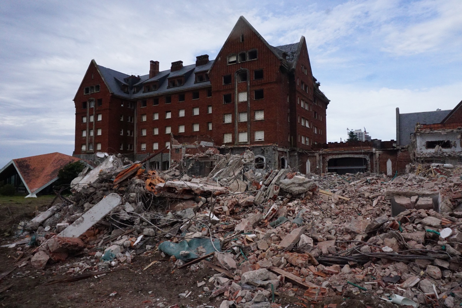 Demolición Hotel San Rafael. Foto: Ricardo Figueredo