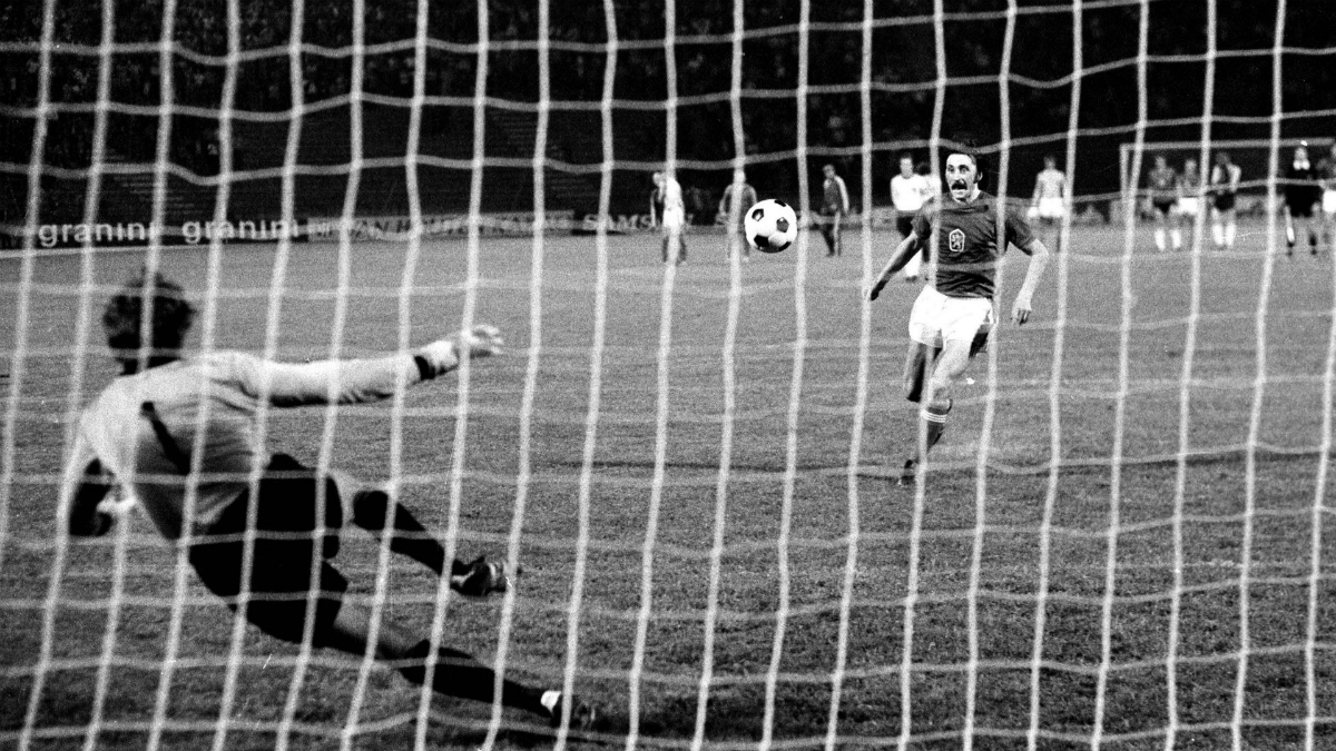El penal de Antonin Panenka ante Alemania en 1976.