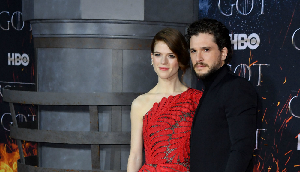 Kit Harington llegó acompañado por su esposa, Rose Leslie a la premiere mundial de la serie