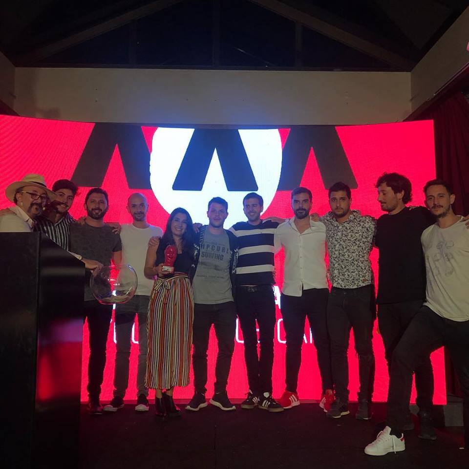 Young ganó como agencia del año. Foto: Facebook