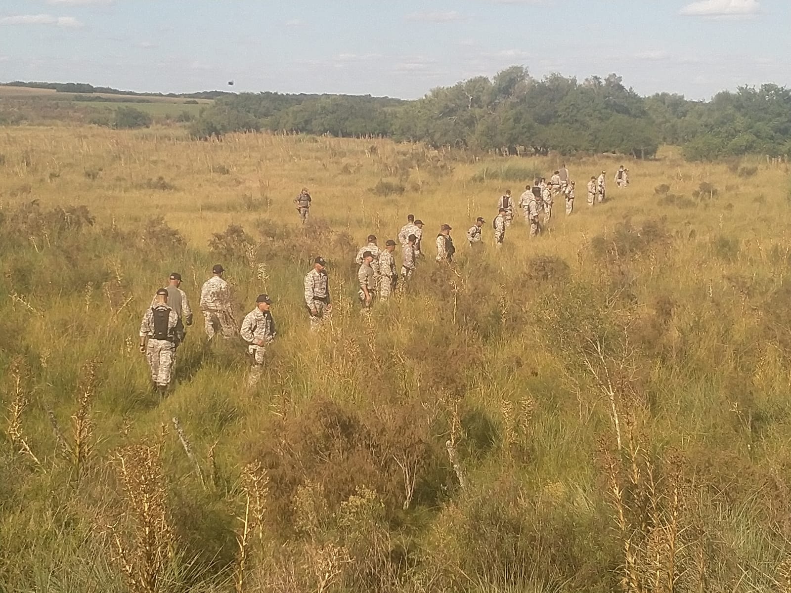 Rastrillaje en búsqueda de Micaela Onrrubio. Foto: El País