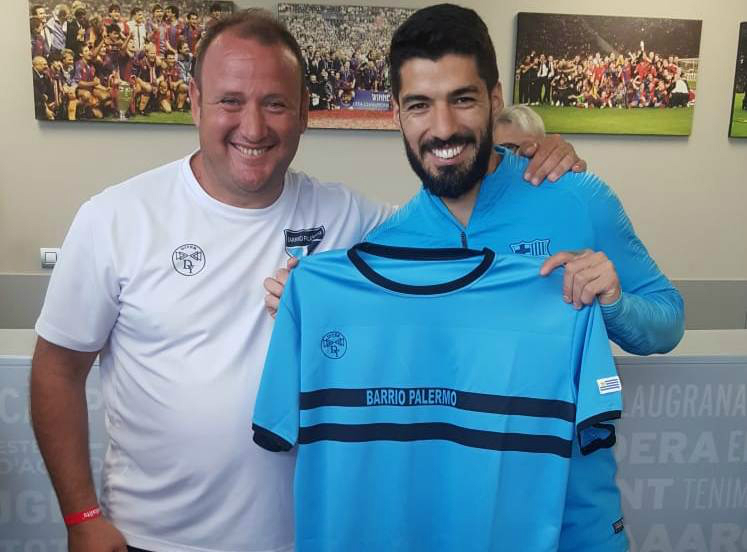 Alejandro Ansó junto a Luis Suárez. Foto: Gentileza.